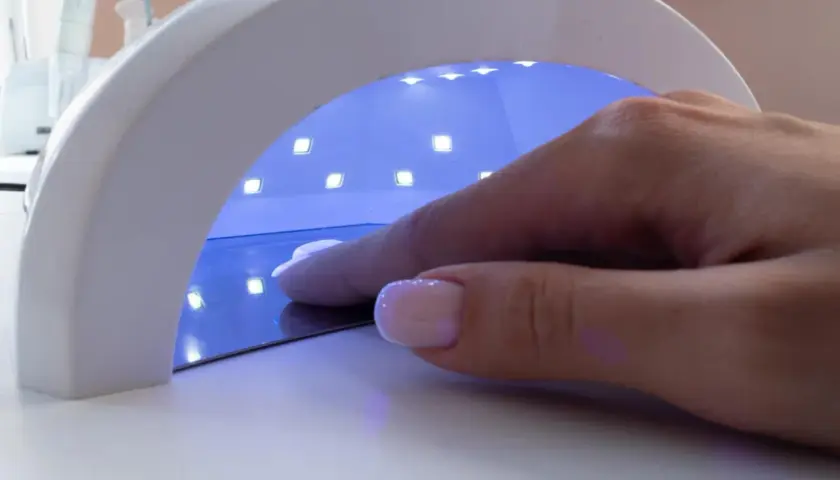 Lampa do paznokci jaka moc? Wybierz optymalną moc dla idealnych paznokci