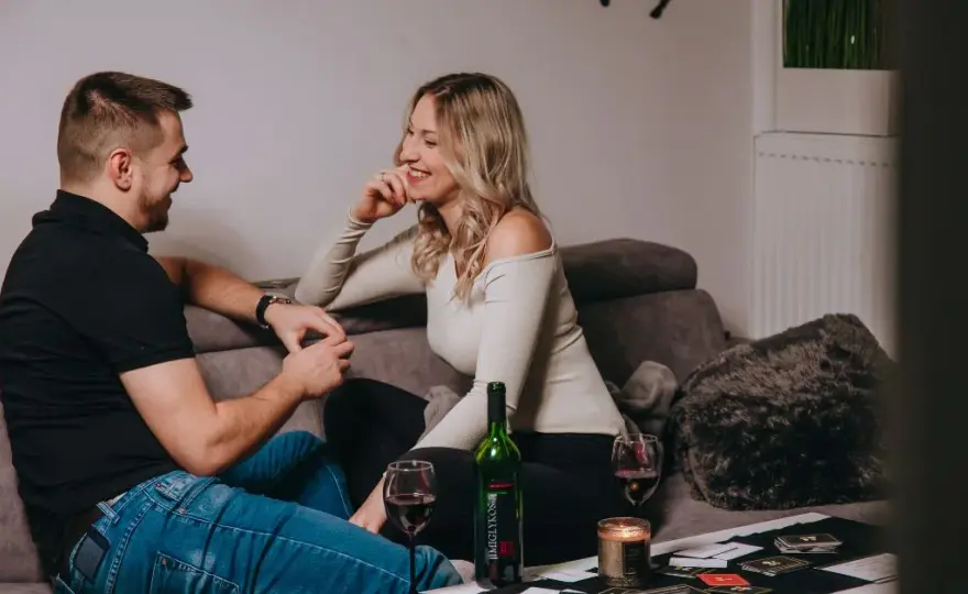 Rozmowa, która buduje. O cichym oddalaniu się i o tym, jak temu zapobiec.